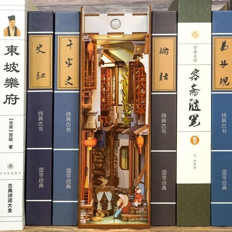 Jiangsu Watertown Book Nook DIY Book Nook Kits Book Doll House Book Shelf Insert Book Scenery Bookend Bookcase with Light Model Building Kit